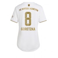 Fotbalové Dres Bayern Munich Leon Goretzka #8 Dámské Venkovní 2022-23 Krátký Rukáv